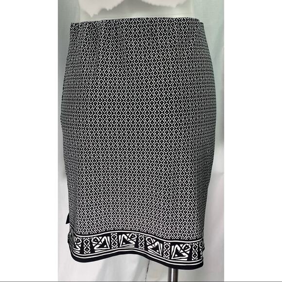 50% OFF Max Studios Skirt Mini Slit Geometric Pattern Faux Wrap - Picture 3 of 5